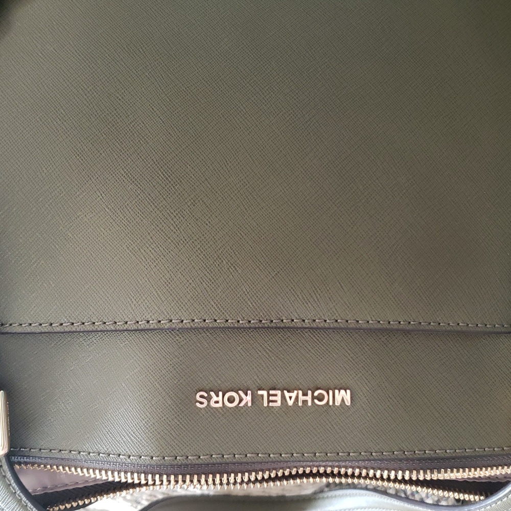 Michael Kors Green Tote Bag - EUC #143B - Picture 3 of 9